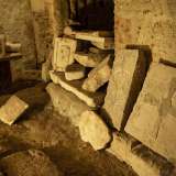 nel quale sono conservati tavolette riportanti alcuni simboli ecclesiastici, un focolare...